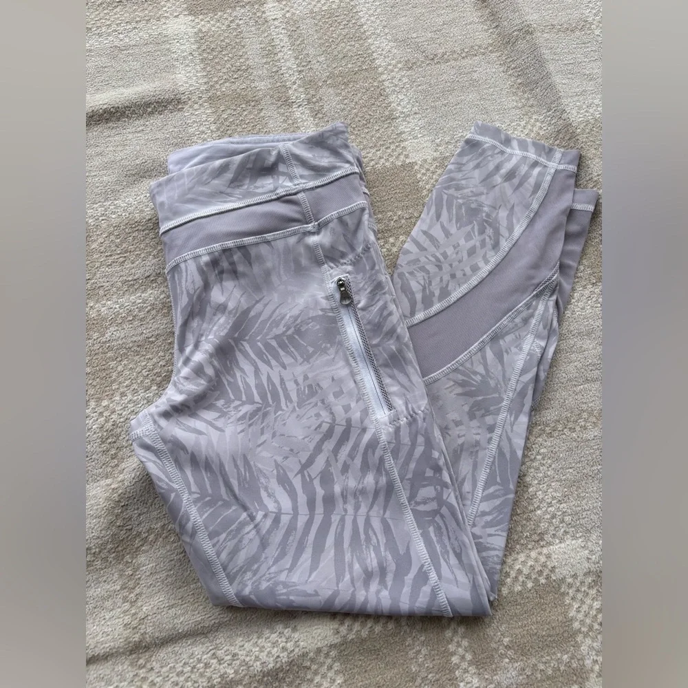 Lululemon Inspire Tight II 6 Palm Camo White‎ Nimbus Leggings